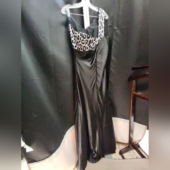 Prom Dress. Black. - Picture 3 of 4